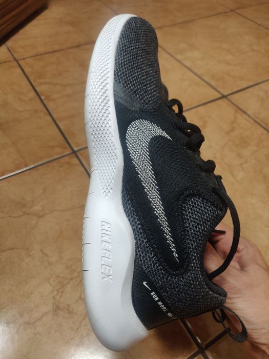 Маратонки Nike и кецове Converse