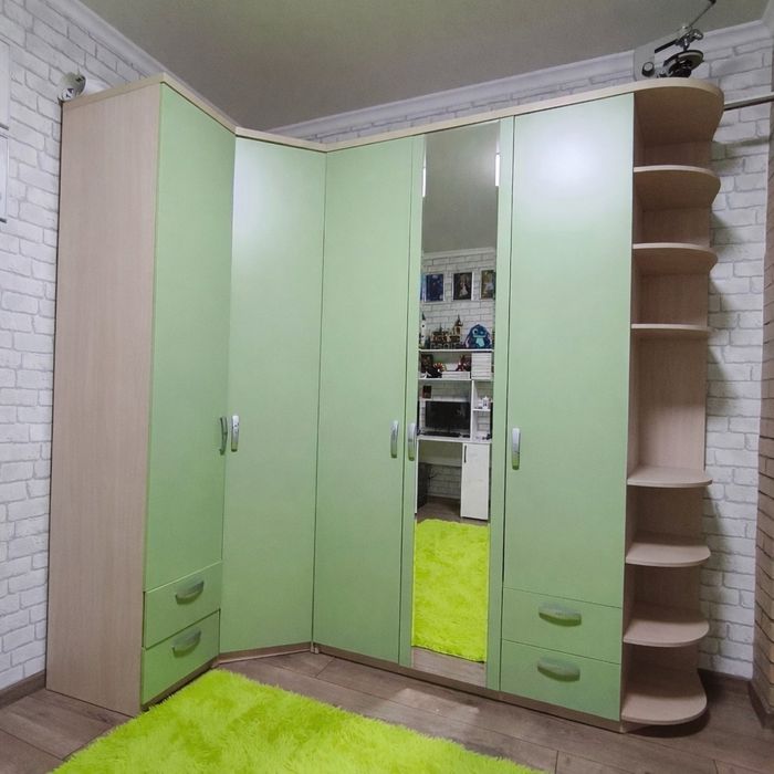Угловой шкаф продам