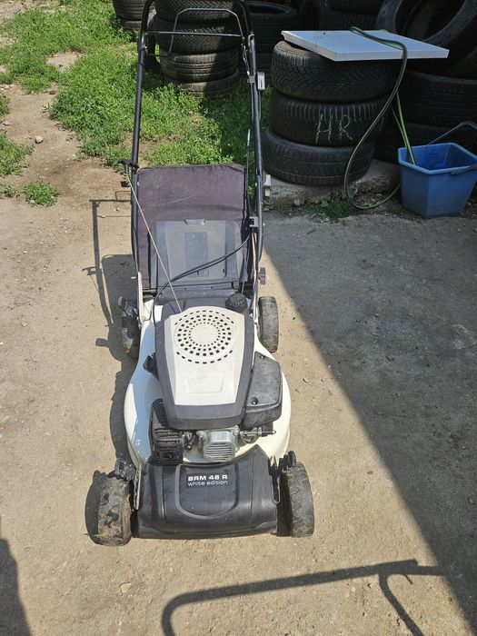 Masina de tuns iarba benzina si electrica