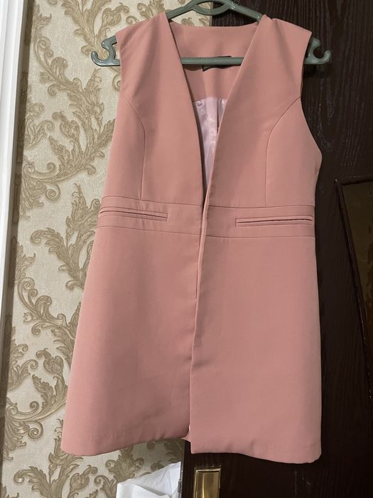 Жилетки разные в отличном состоянии