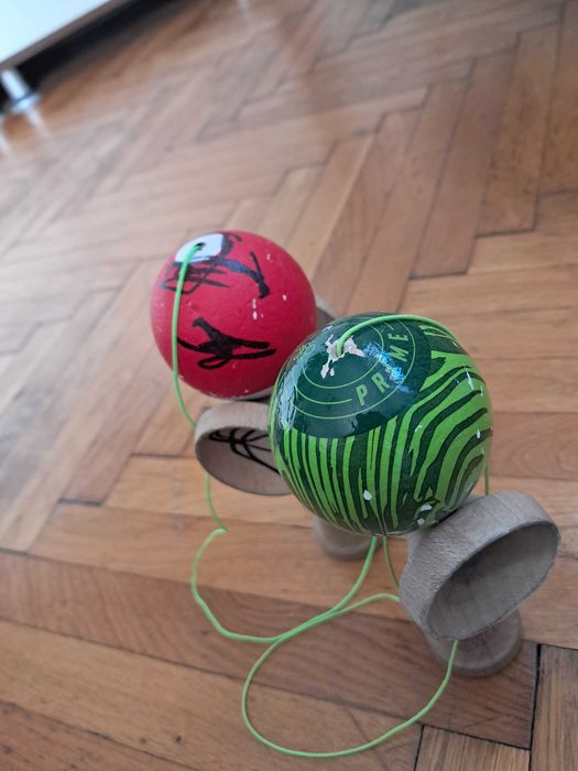 Kendama veche si kendama noua combo