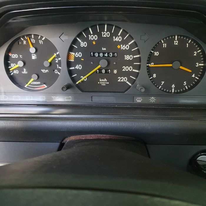 Mercedes Benz 200 Limusine W124