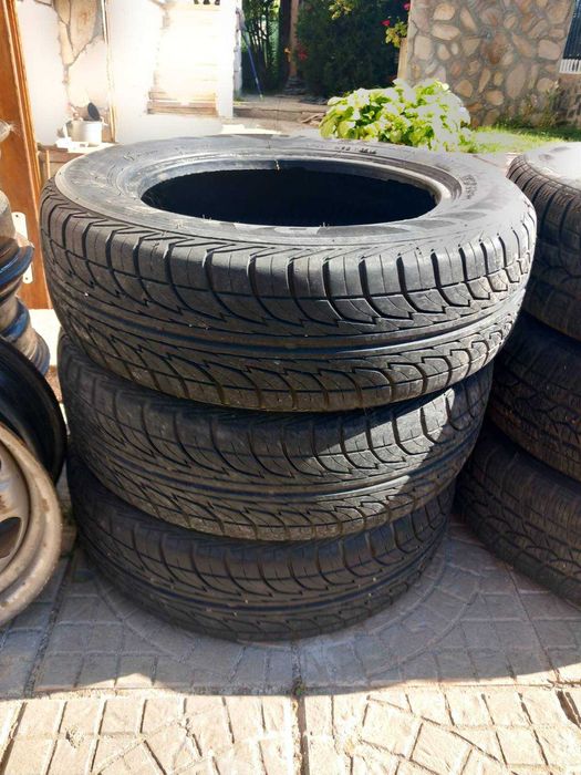 Продавам гуми и  джанти за Голф 3, употребявани,запазени