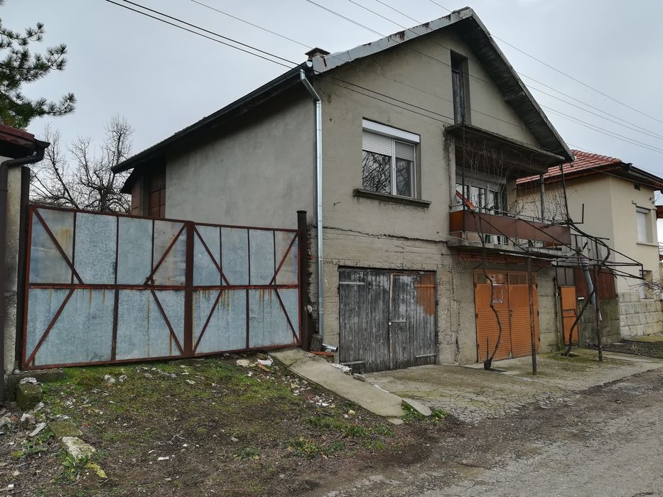 Къща в село Долно Абланово