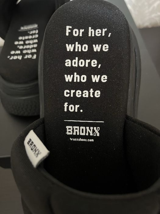 Много запазени чехли на Bronx носени броени пъти