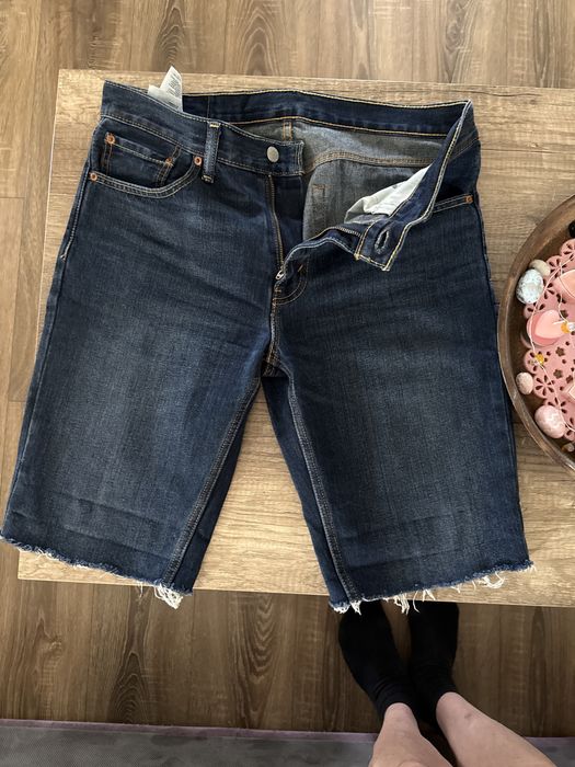 Vand blugi Levis 511 scurti W32. Noi