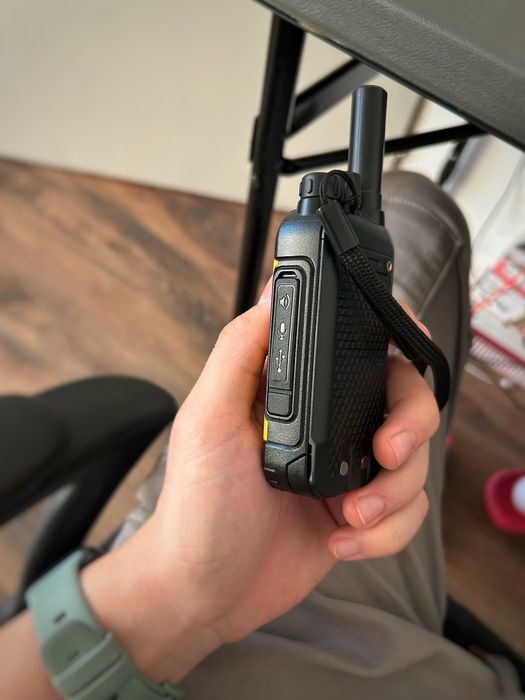 Motolola F1, 2бр — мощно уоки токи / радиостанция