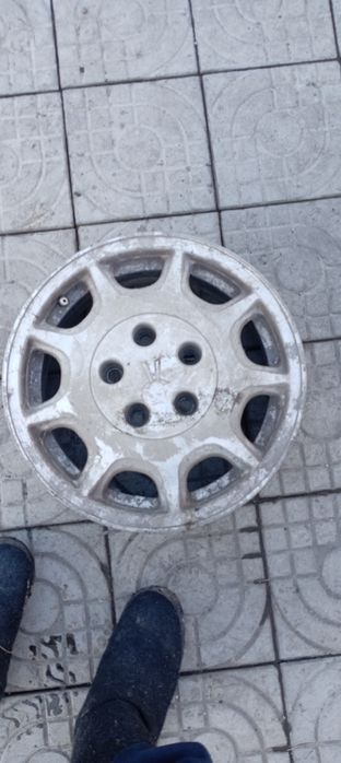 Продам два легкосплавных  диска от тойоты