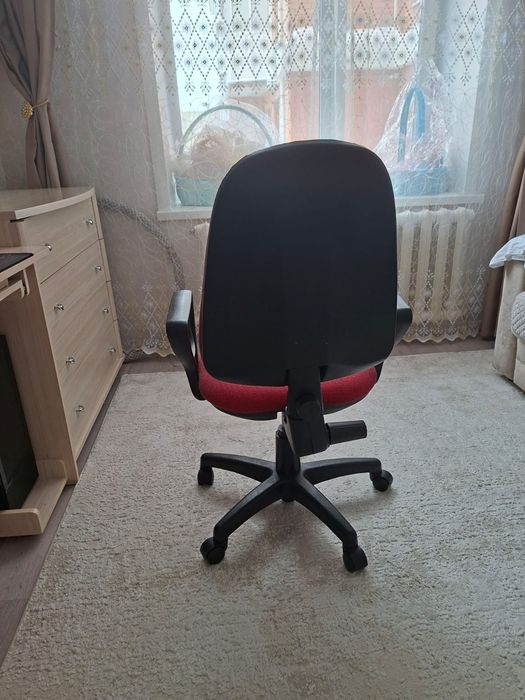 Продам компьютерное кресло