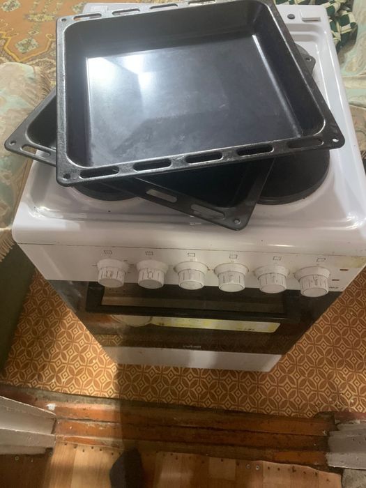 Духовка / плитка / печка  + 2 листа ( подноса )