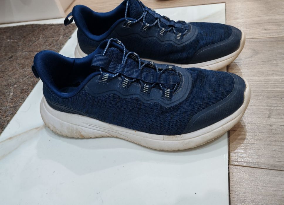 Продам мужские кроссовки