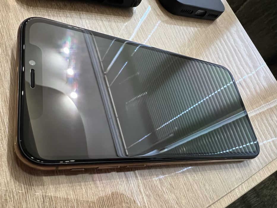 Iphone xs 64gb + подаръци
