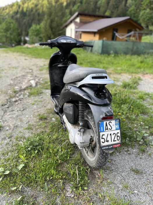 Vand sau schimb scuter piaggio liberty 125 4timpi in stare perfecta de functionare