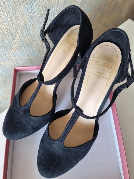 Официални обувки Bershka