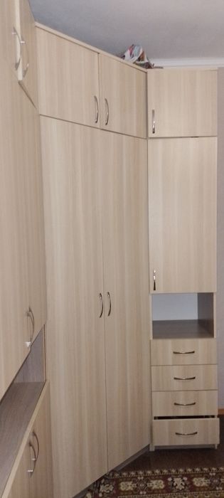 Шкаф угловой с антресолями