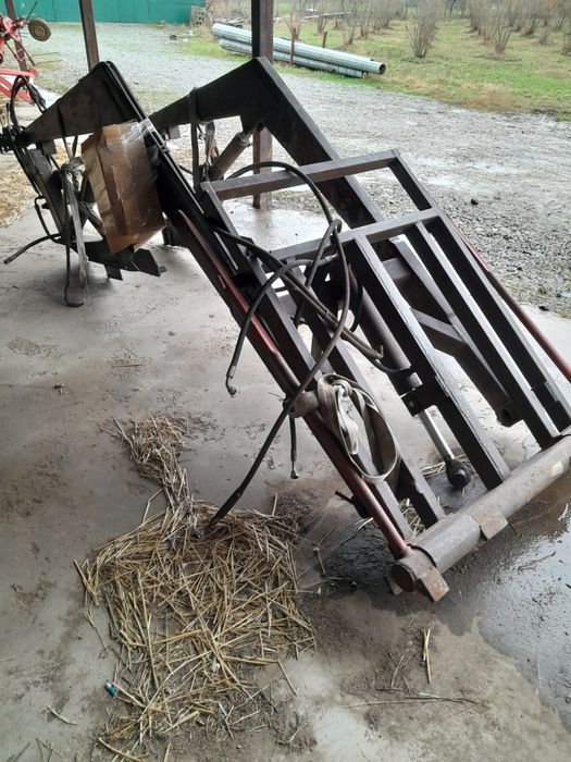 Incarcator frontal pentru tractor peste 90 cai