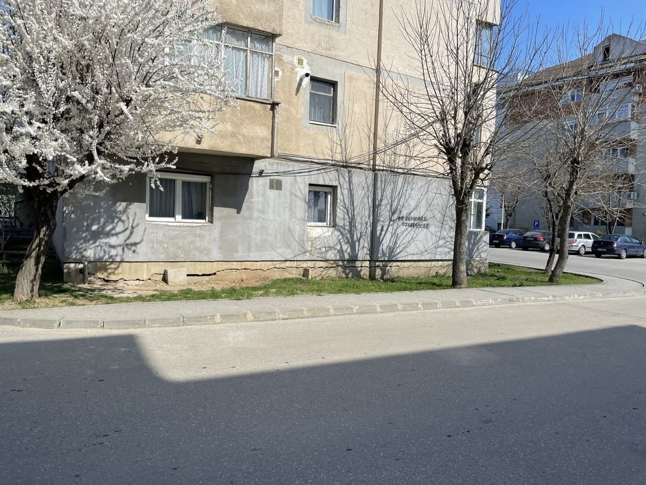Apartament  zona comerciala vand sau inchiriez 64 mp parter