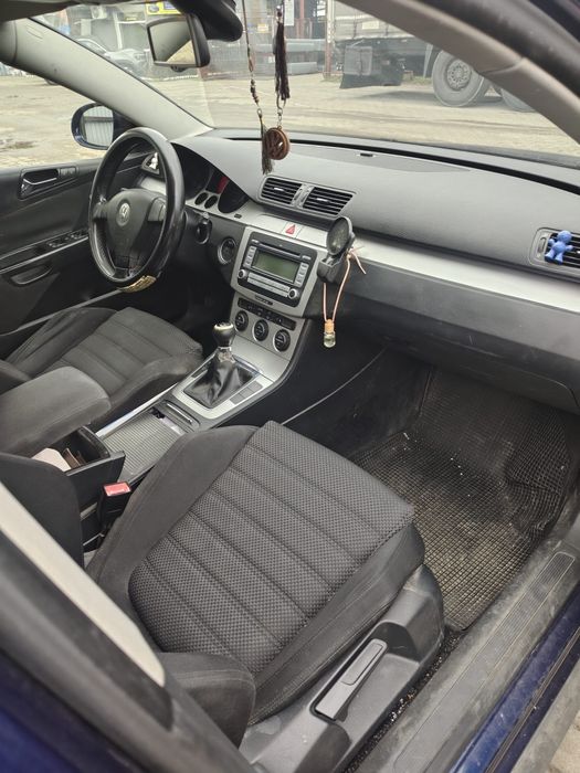 Vând Volkswagen Passat B6