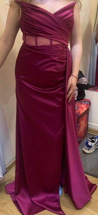 Bust 90 talie 70 sold: 95
înălț. 168 greut. 65 kg