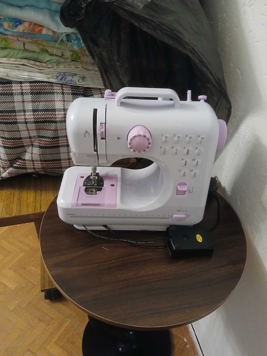 Продам швейную машинку