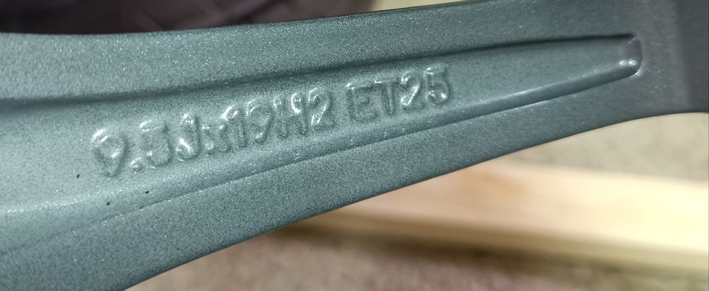 Оригинални  нови джанти спорт пакет гуми летни 19 цола за Mercedes E63