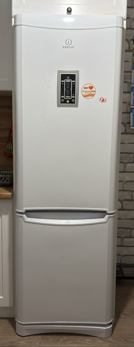 Холодильник Indesit