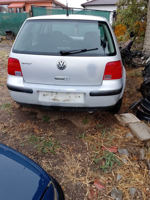 Продава се Volkswagen Golf 4 1.4 бензин