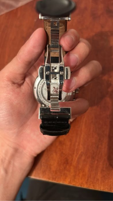 Продам часы от Santa Barbara