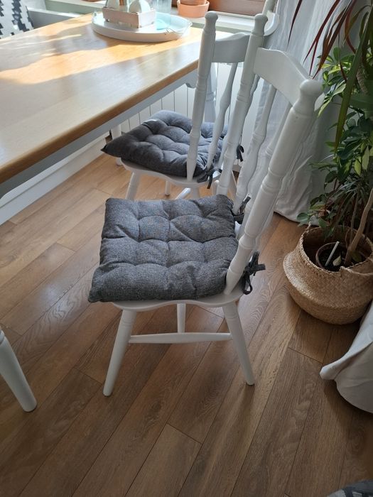 Трапезна маса от дъб, 2 стола от масив и пейка за сядане от масив