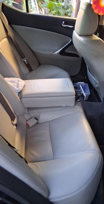 Vnd Lexus is 220d
