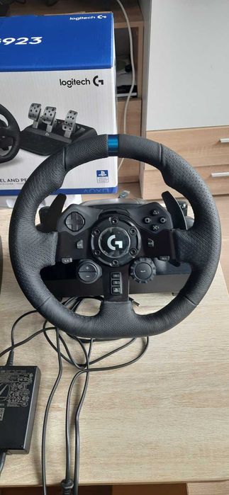 Logitech TRUE FORCE G923 RACING волан + педали за PC, PS4, PS5 на 1 година