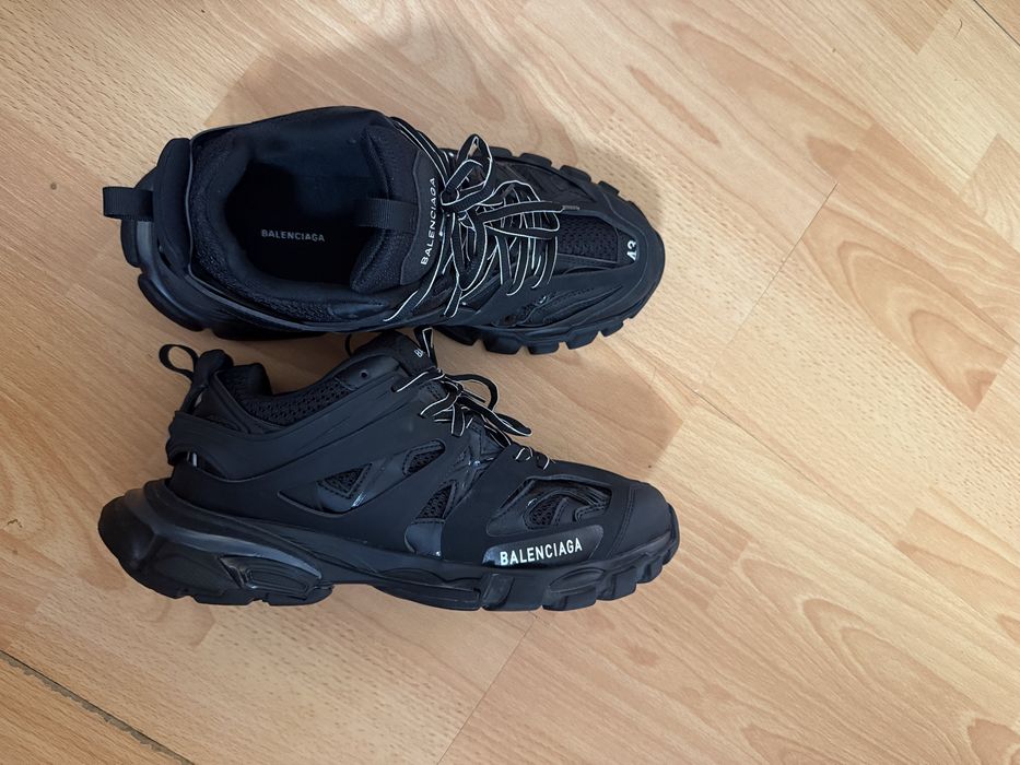Balenciaga track 43