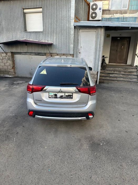 Продам машину Mitsubishi Outlander
