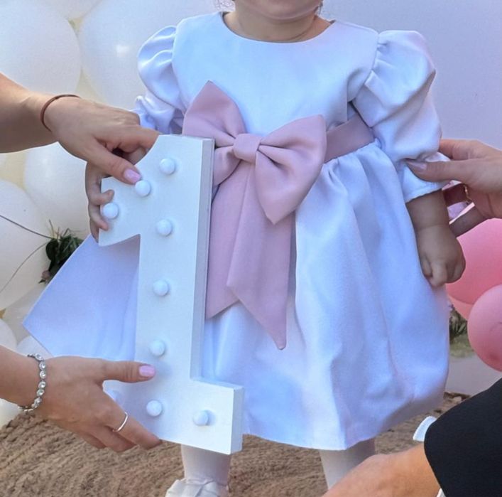 Rochita fete 9-12 luni purtata o singura data la aniversarea de 1 an