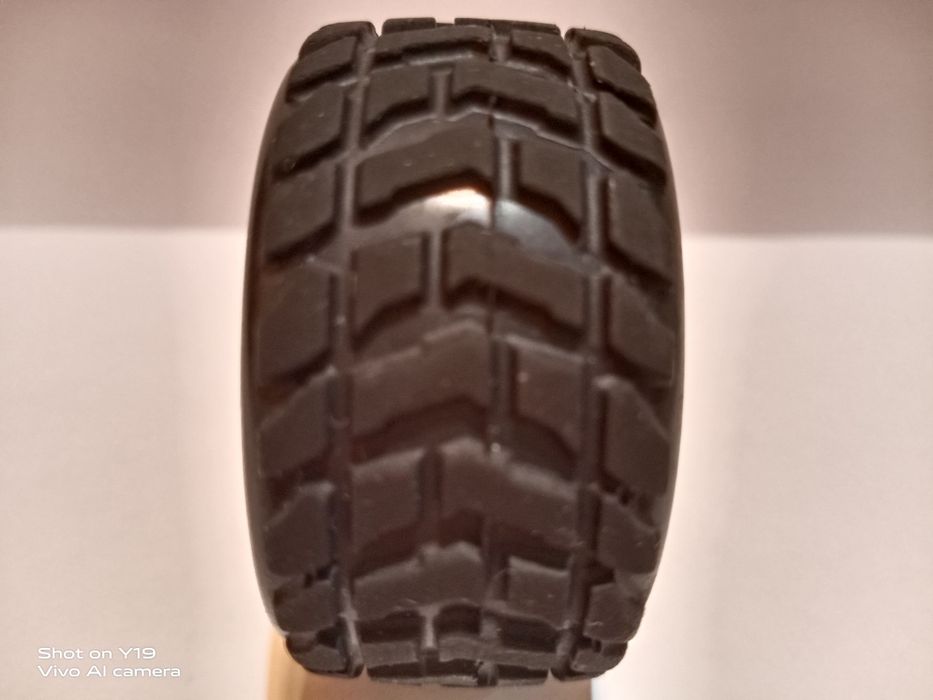 Колёса резиновые для такой  машины