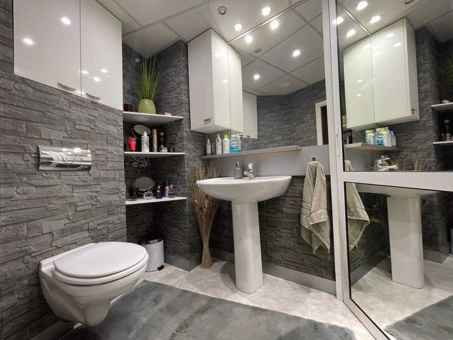 Продава се Двустаен апартамент в Плевен, Идеален център - 85 кв.м за 2589 €/кв.м - Снимка #3