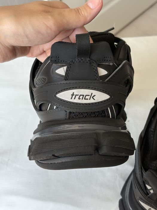 Продам новые кроссовки размер 45