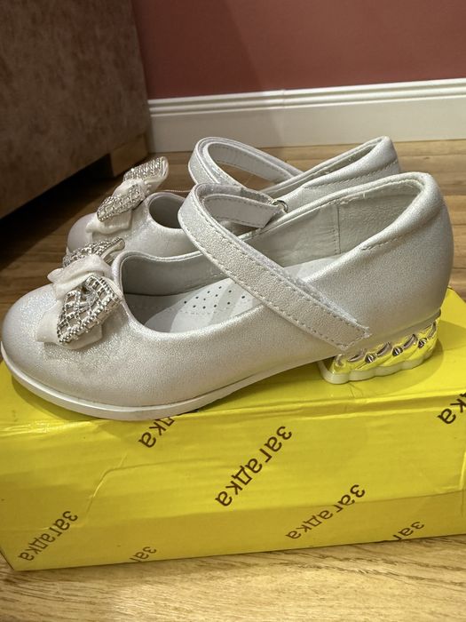 Продам детские туфли