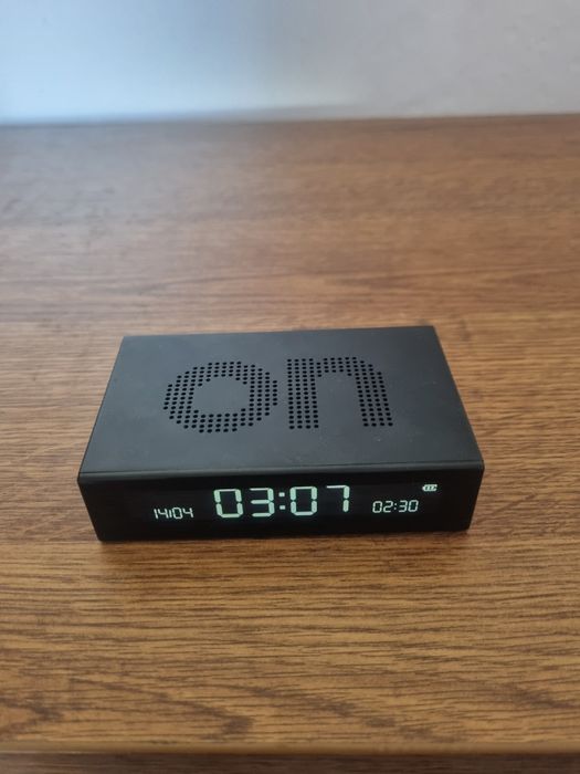 Ceas cu alarmă digital Lexon Flip Premium, Negru, Ca Nou