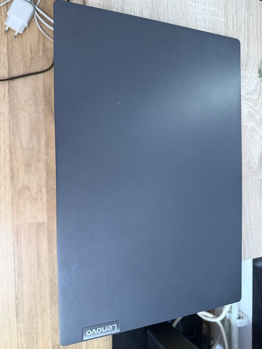 Laptop Lenovo V15-IIL 15.6" – Intel i5 Gen 10 / 8GB RAM / Windows 10 Pro
