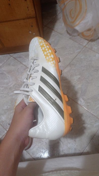 Продавам бутонки Adidas Predator Absolado