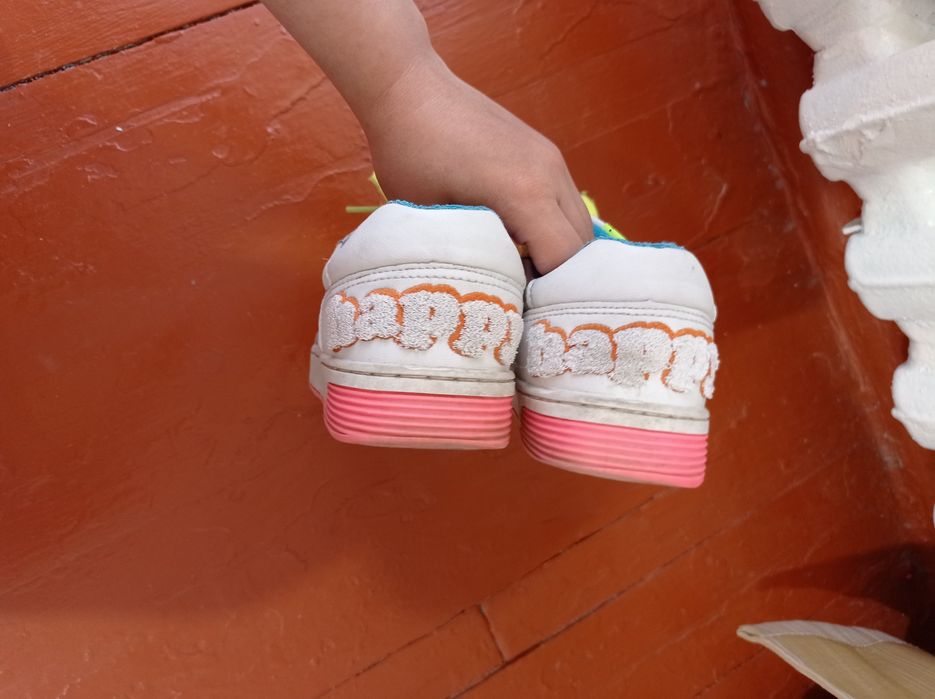 Продам кроссовки