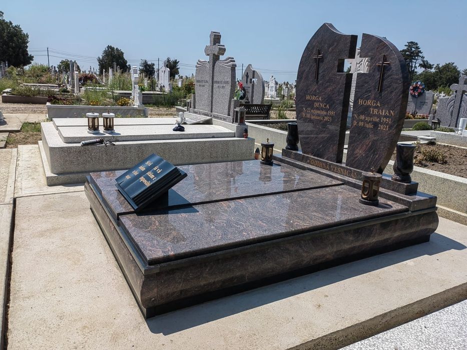 GrandArt din Cenad executa monumente funerare  din granit si marmura