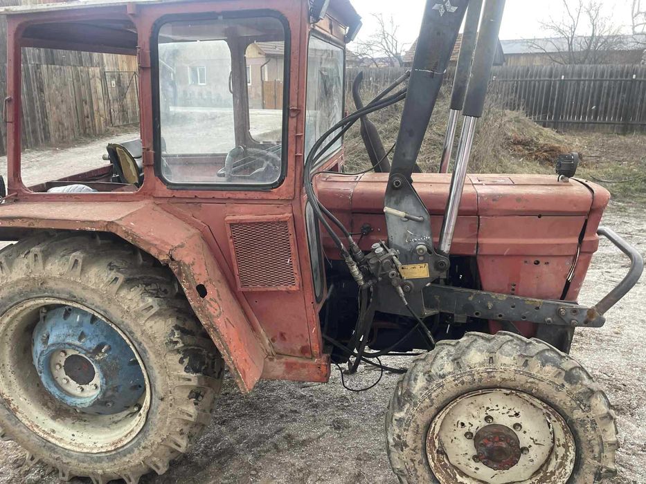 Tractor U 445 DT cu incarcator frontal