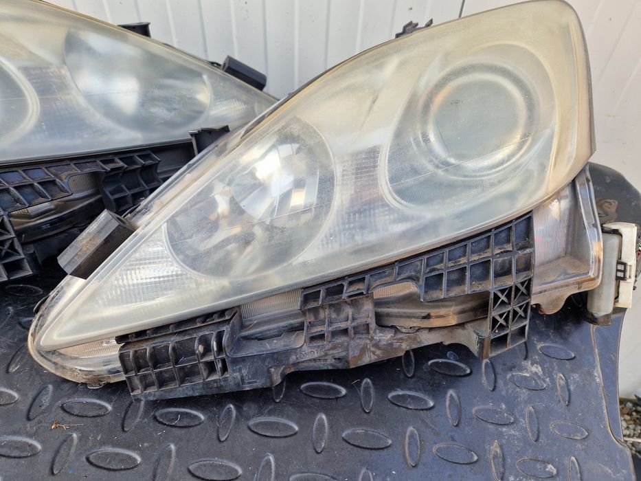 Faruri xenon Lexus IS220