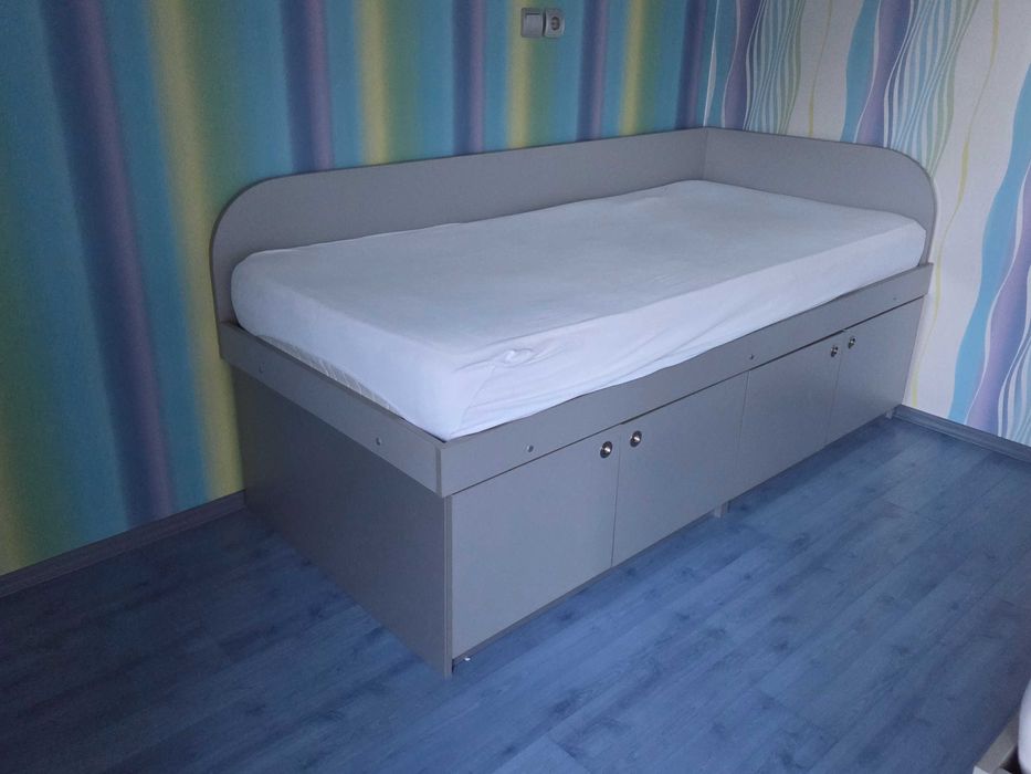 Детски легла с шкафчета и матраци