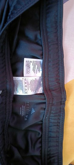 Продавам:Оригинален Анцунг Adidas Реал Мадрид