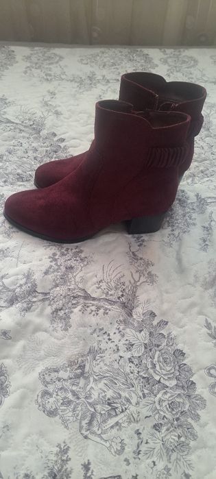 Чисто нови обувки и боти