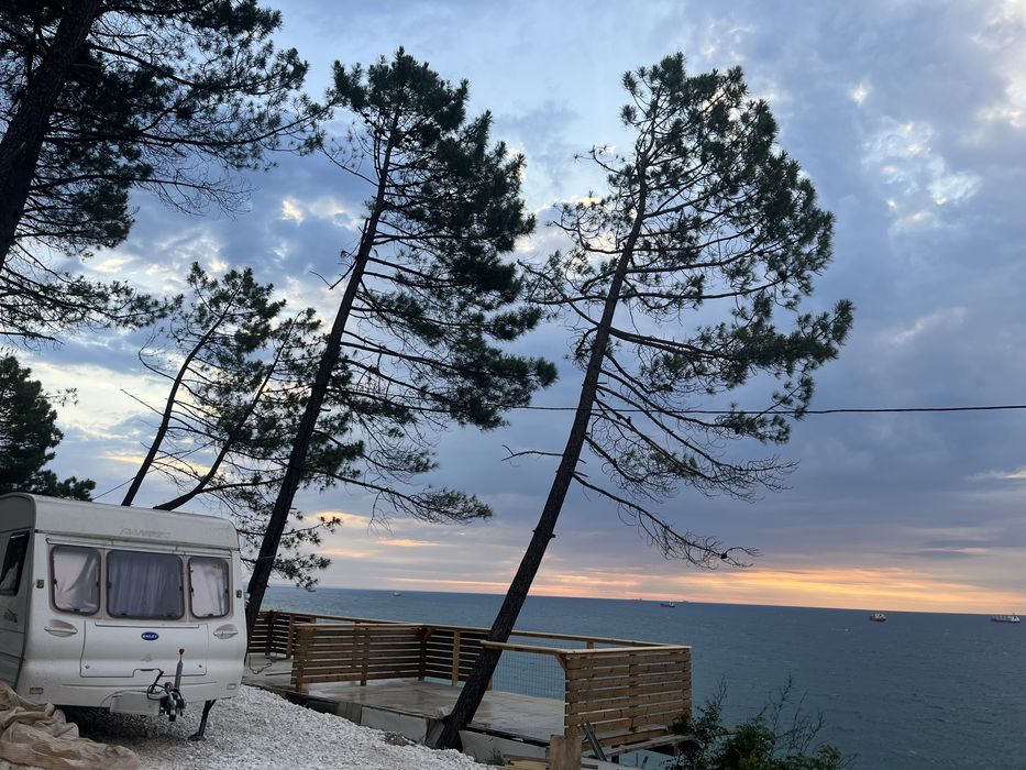 Места за Каравани и Кемпери целогодишно