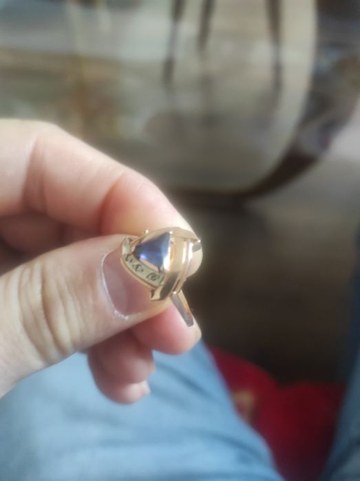 Золотое кольцо с брилиантом